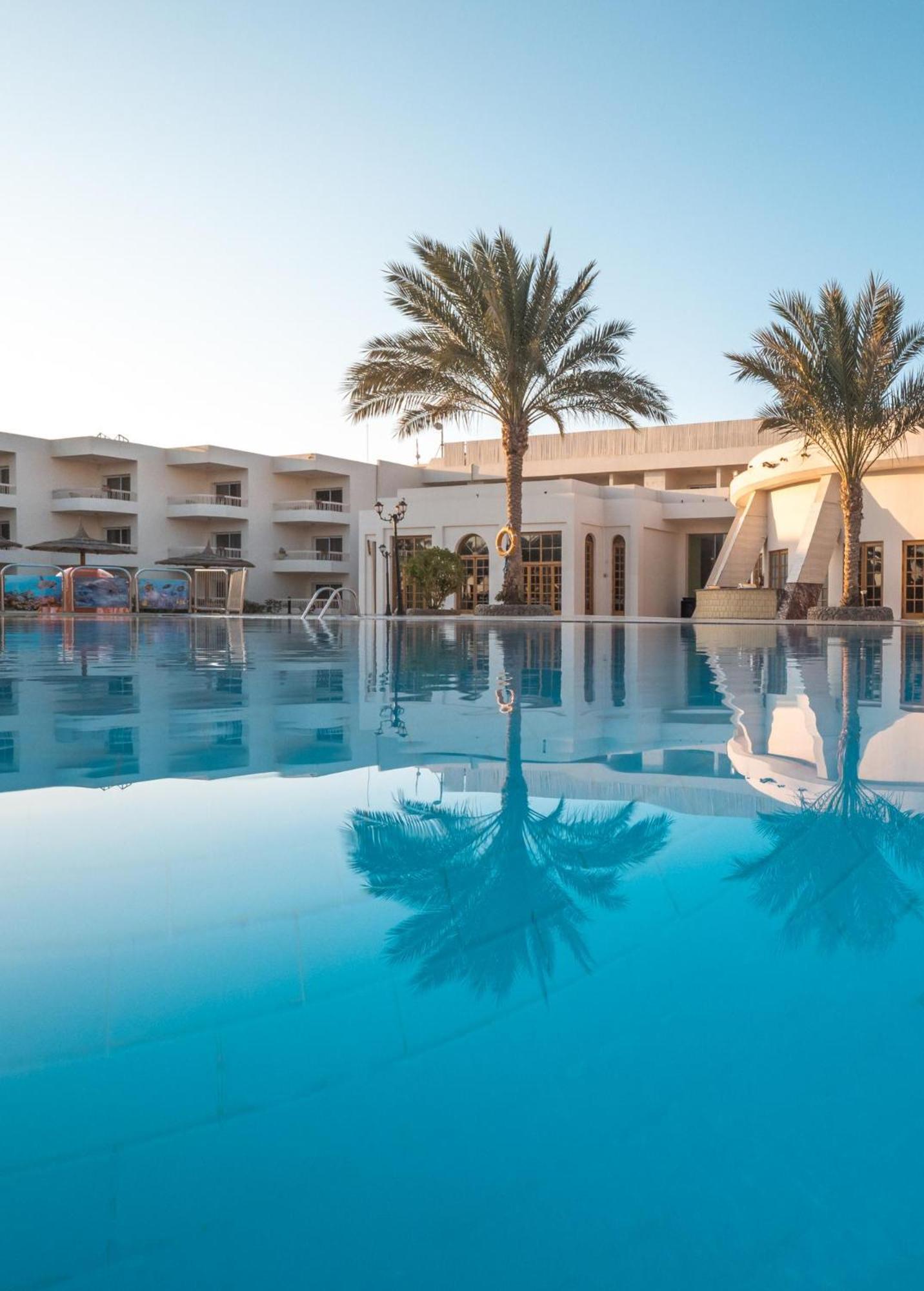 Hurghada Long Beach Resort Exterior photo Hilton Sharm El Sheikh Resort