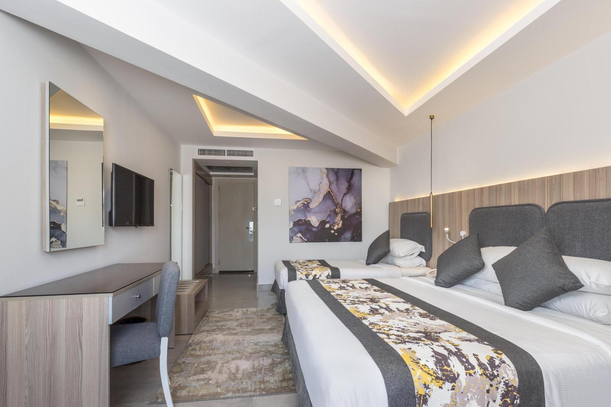 Hurghada Long Beach Resort Exterior photo A room at the hotel