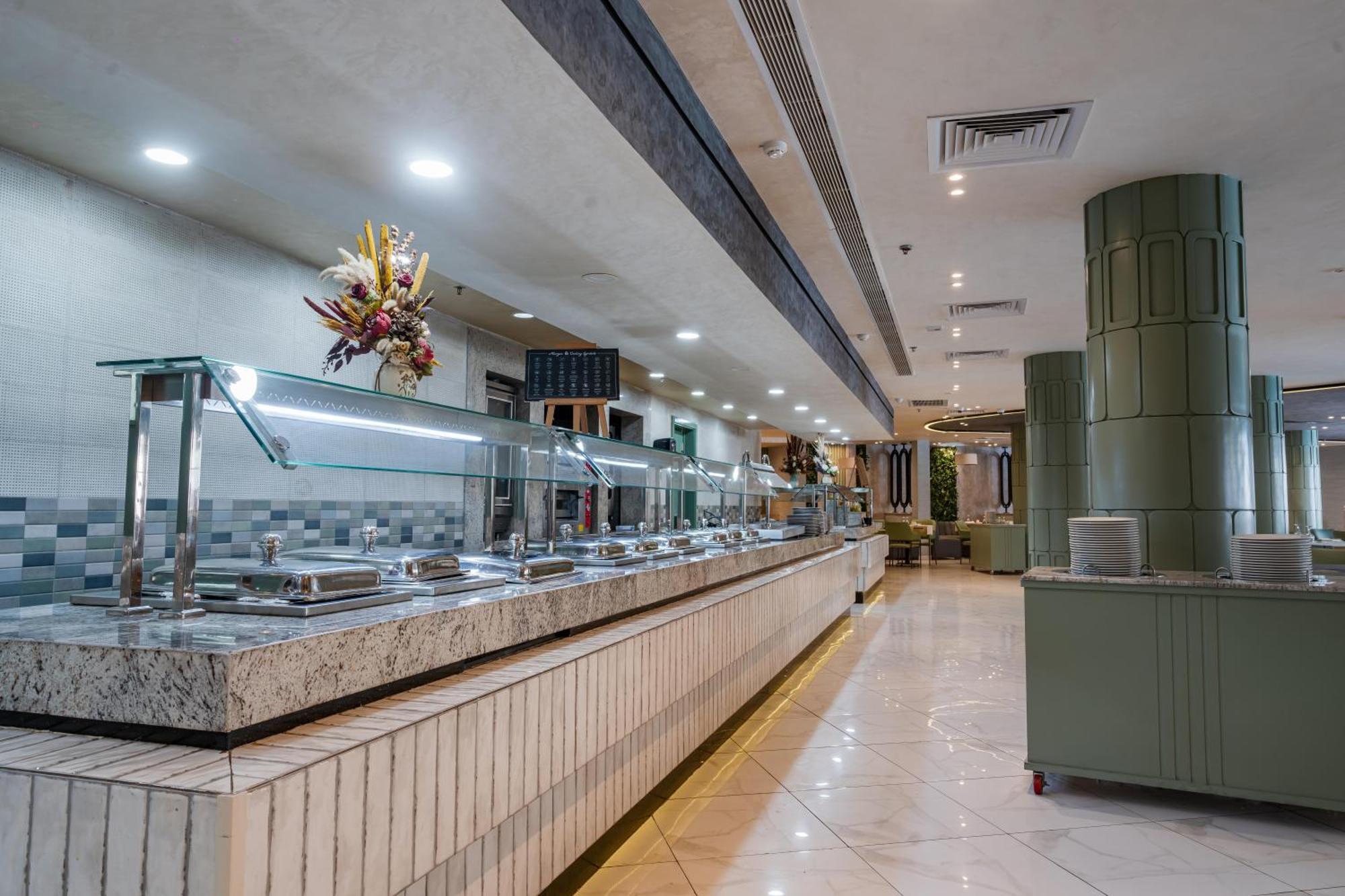 Hurghada Long Beach Resort Exterior photo The buffet at the hotel